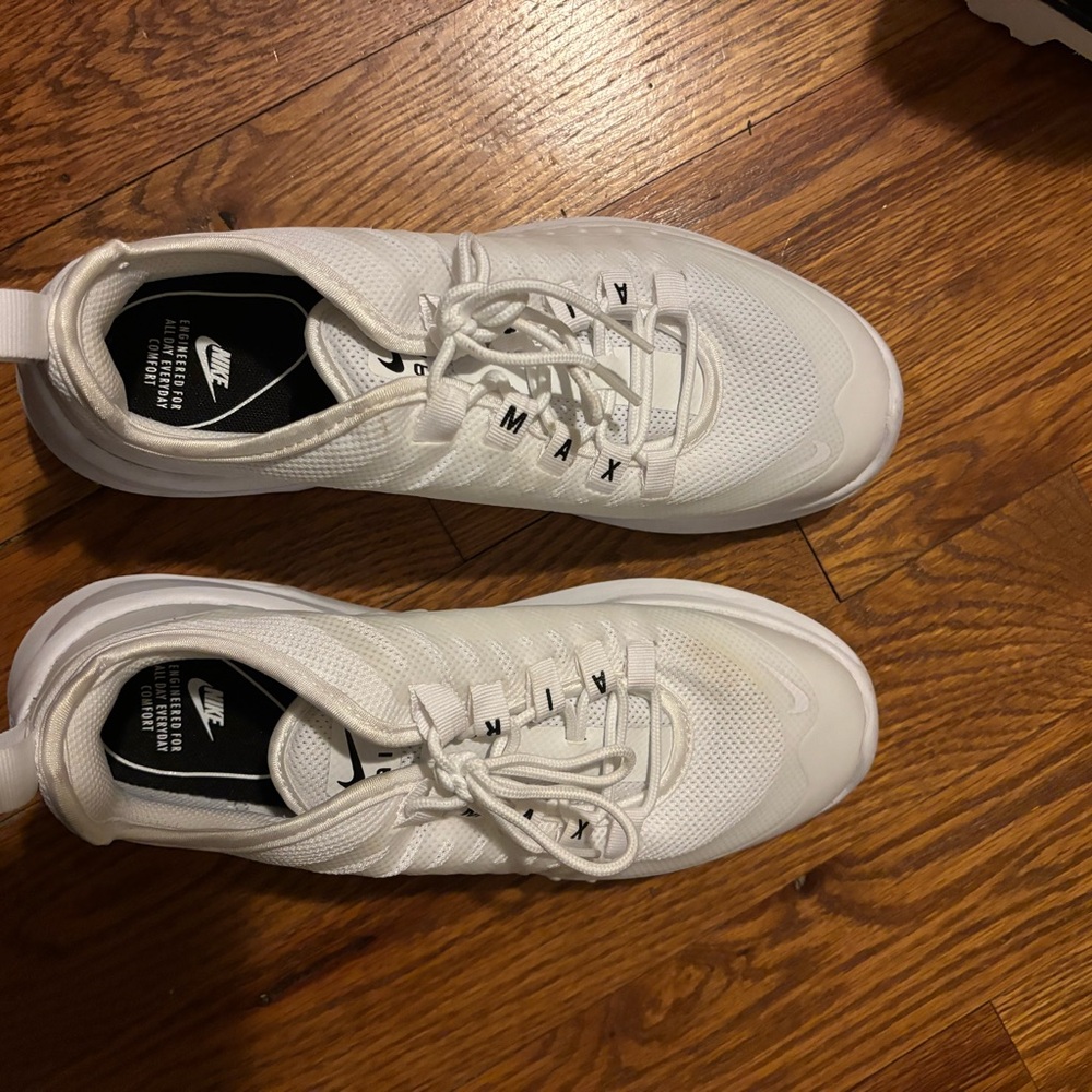 Nike White Athletic Shoes Minimalist Design - Picture 4 of 4